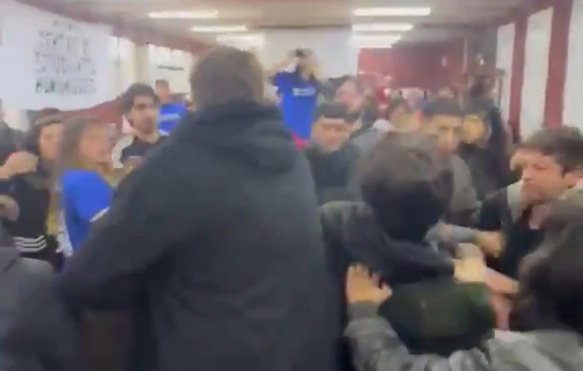 Cruce en Humanidades durante una asamblea estudiantil