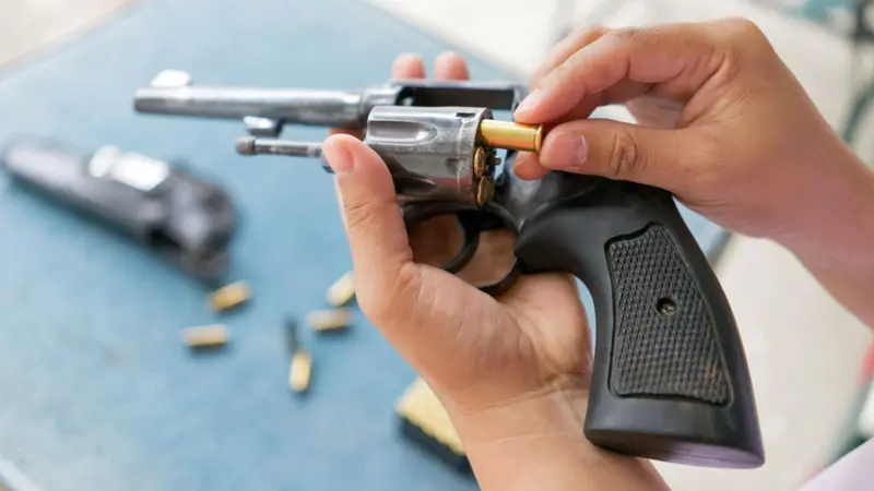 Una armería dice que vende hasta 40% más armas