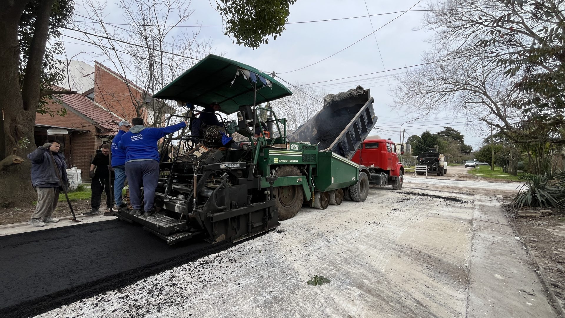 Pavimentación y corte en otra calle de zona norte