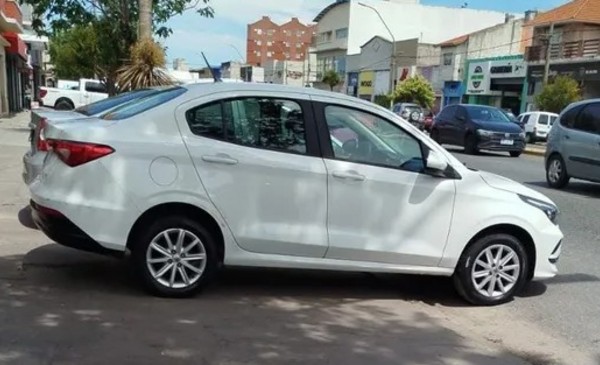 Le robaron el auto a punta de arma en Las Avenidas
