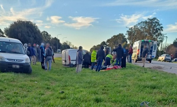 Grave choque en ruta 2 entre una camioneta y una ambulancia