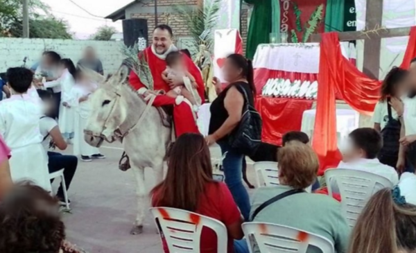 Un sacerdote atropelló a chicos, huyó y quedó demorado