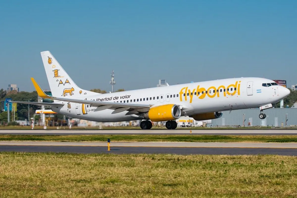 Flybondi deja a más de 700 sin respuestas hace tres meses