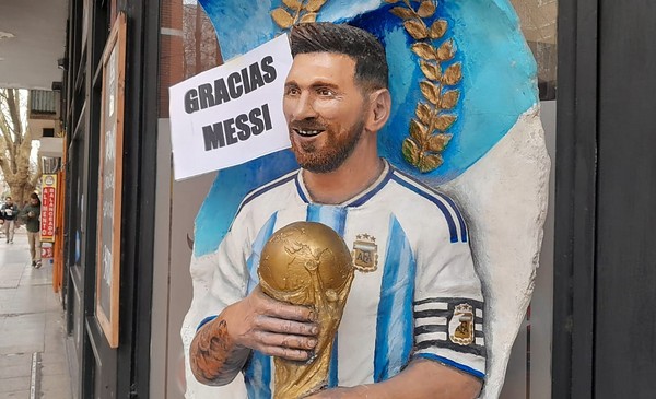 Un café de MDP abre un libro para despedir a Messi