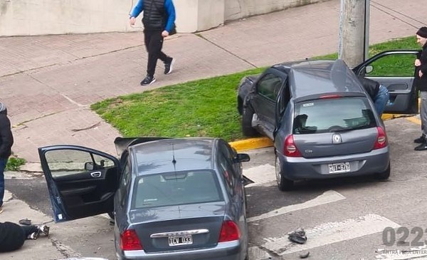 Dos heridos tras un choque en la loma de avenida Colón