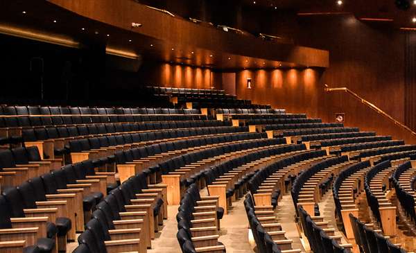 La luz se llevó $13 millones del Teatro Tronador