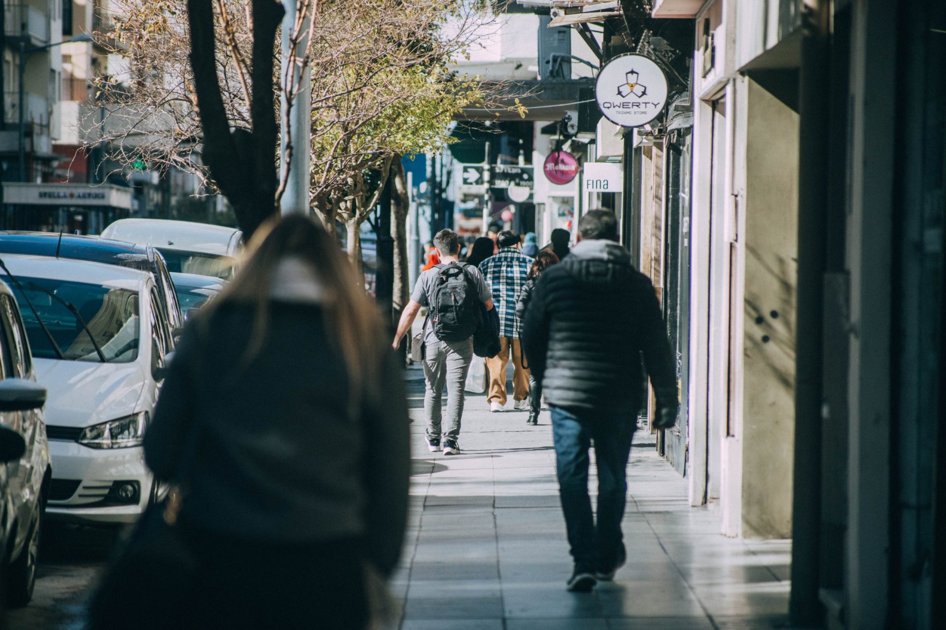 Más gente, menos ventas en el finde largo