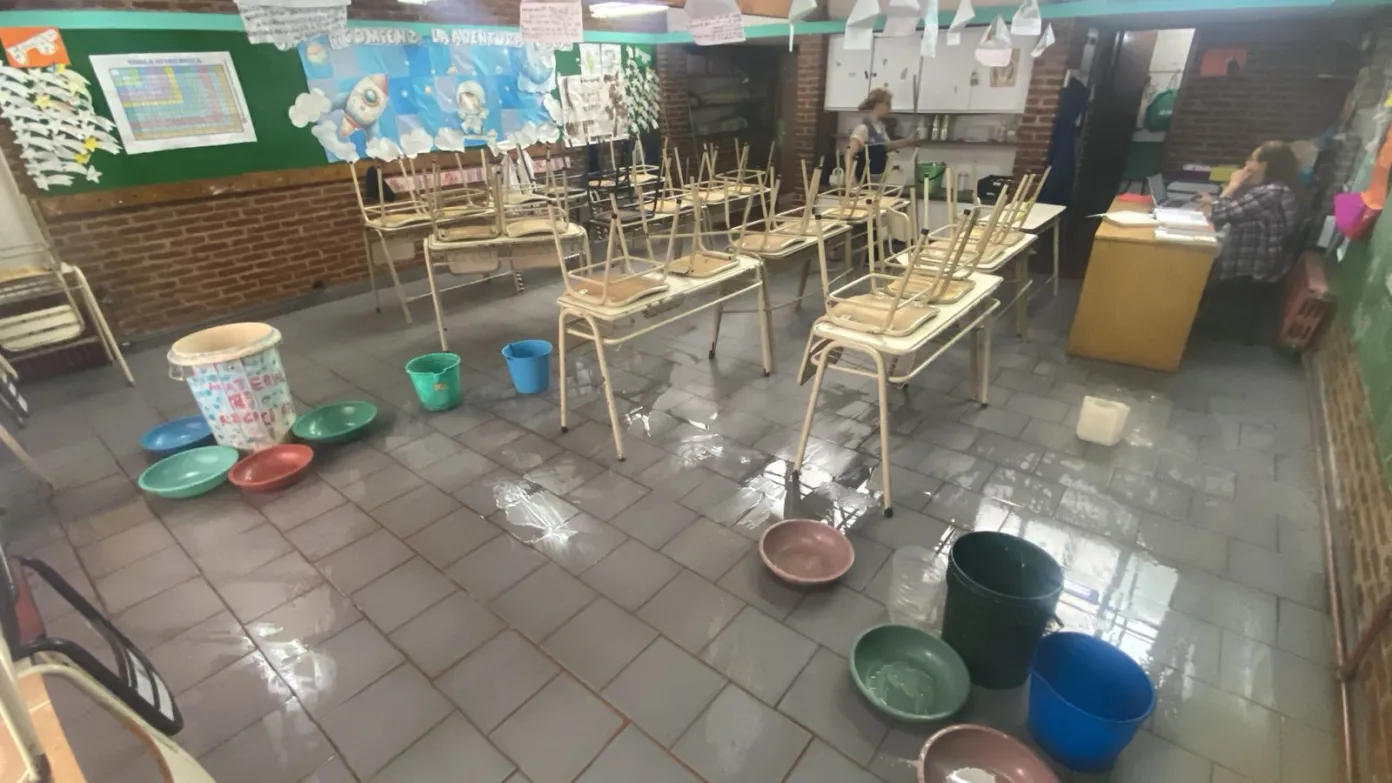 Lluvia ganó. Cerraron una escuela por inundación