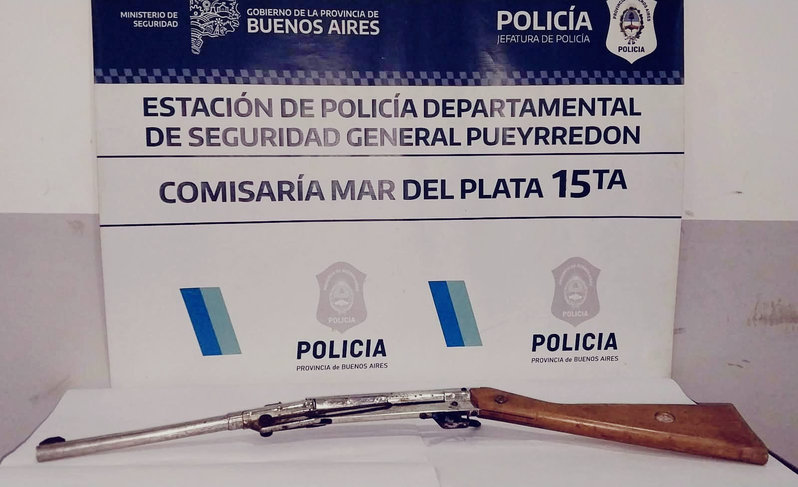 Amenazó a una mujer y secuestraron un rifle de aire