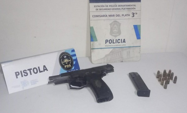 Dos hombres armados en un Uber: un control los frenó
