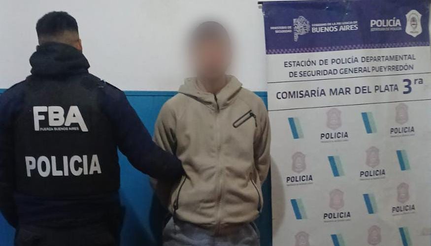 Incumplió una restricción y dañó la moto de su expareja