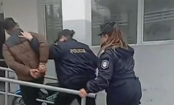Cobrar por devolver un celu terminó en Batán