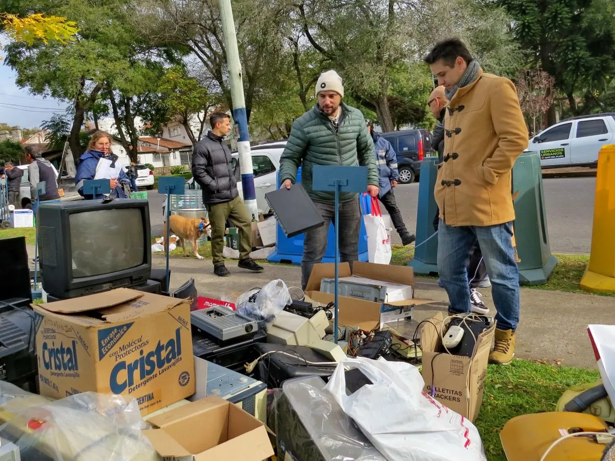 Este jueves, reciclables y árboles en Los Tilos