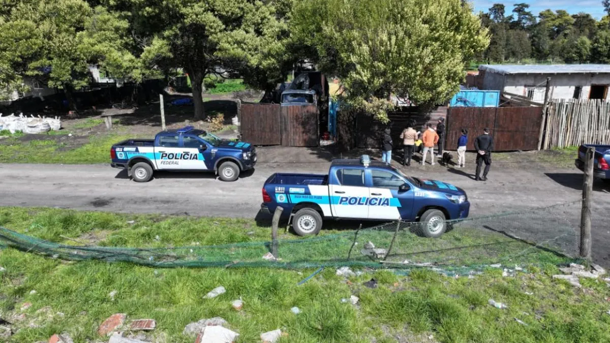 Cables, camión y una huida por los techos en Constitución