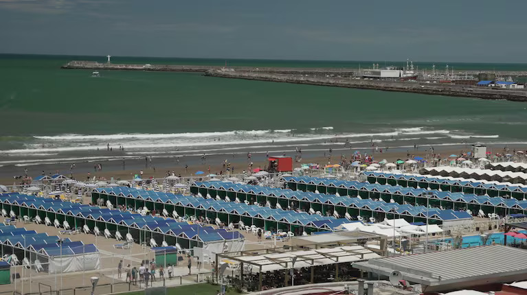 La playa se paga en 12 cuotas, pero la temporada espera