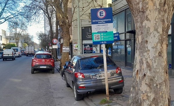 Chocó en Jujuy y San Martín y dejó el auto para dormir