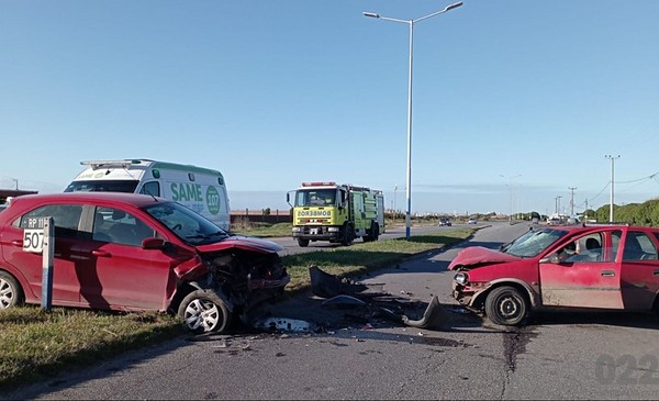 Dos conductores al HIGA tras un choque en Ruta 11