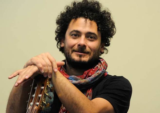 Raly Barrionuevo trae su pausa al Roxy