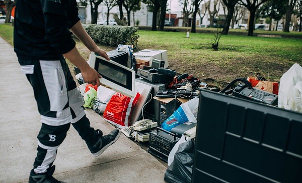 El Punto Verde cae en Villa Primera con plantines de regalo