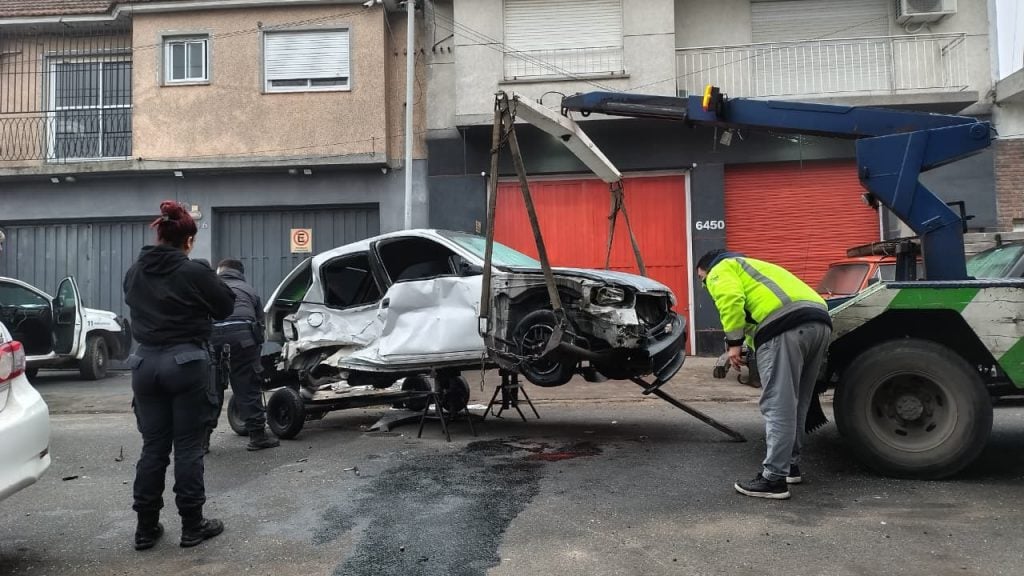 Persecución y choque a contramano en Irala y Peralta Ramos