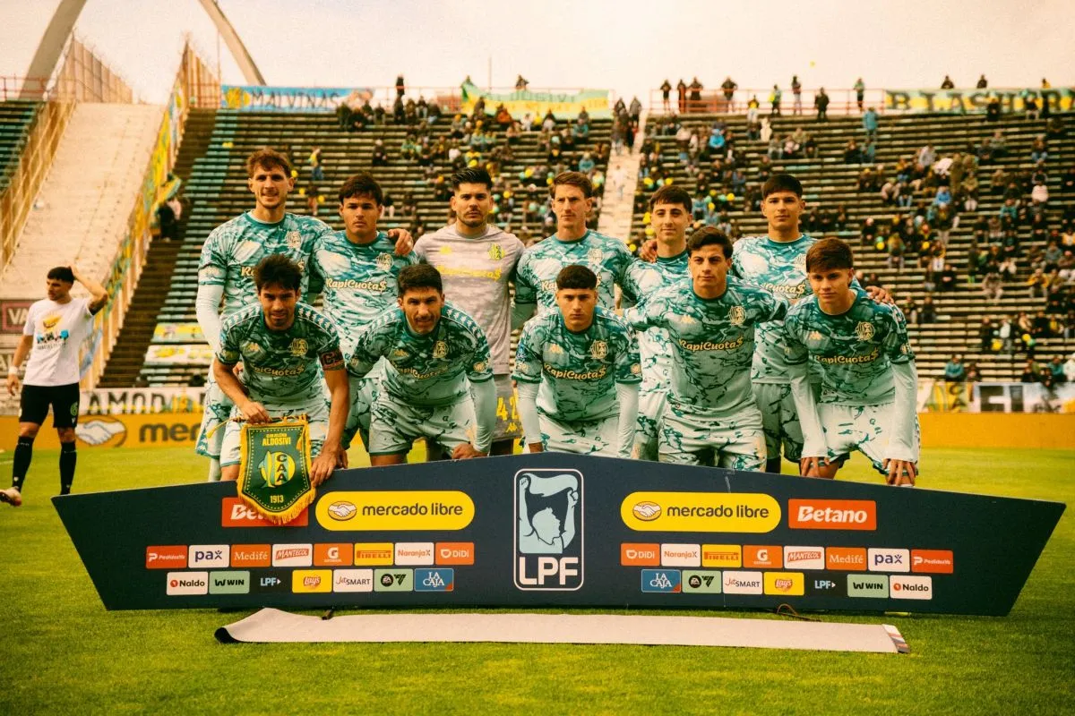 Dos cabezazos y Aldosivi manda ante Banfield en el Minella