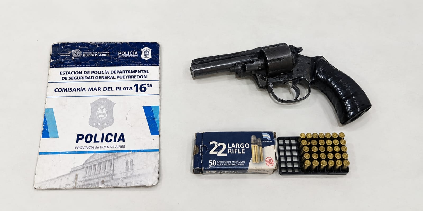 Detuvieron a un adolescente con un revólver en Bosque Grande