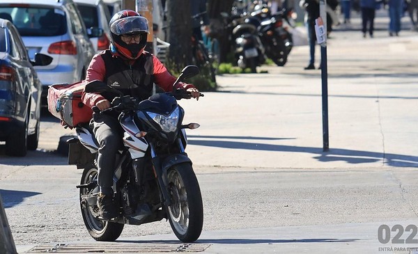 El algoritmo baja pedidos y la calle suma robos