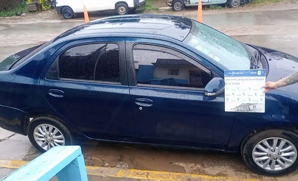 Vieron a la Policía y dejaron un Etios robado