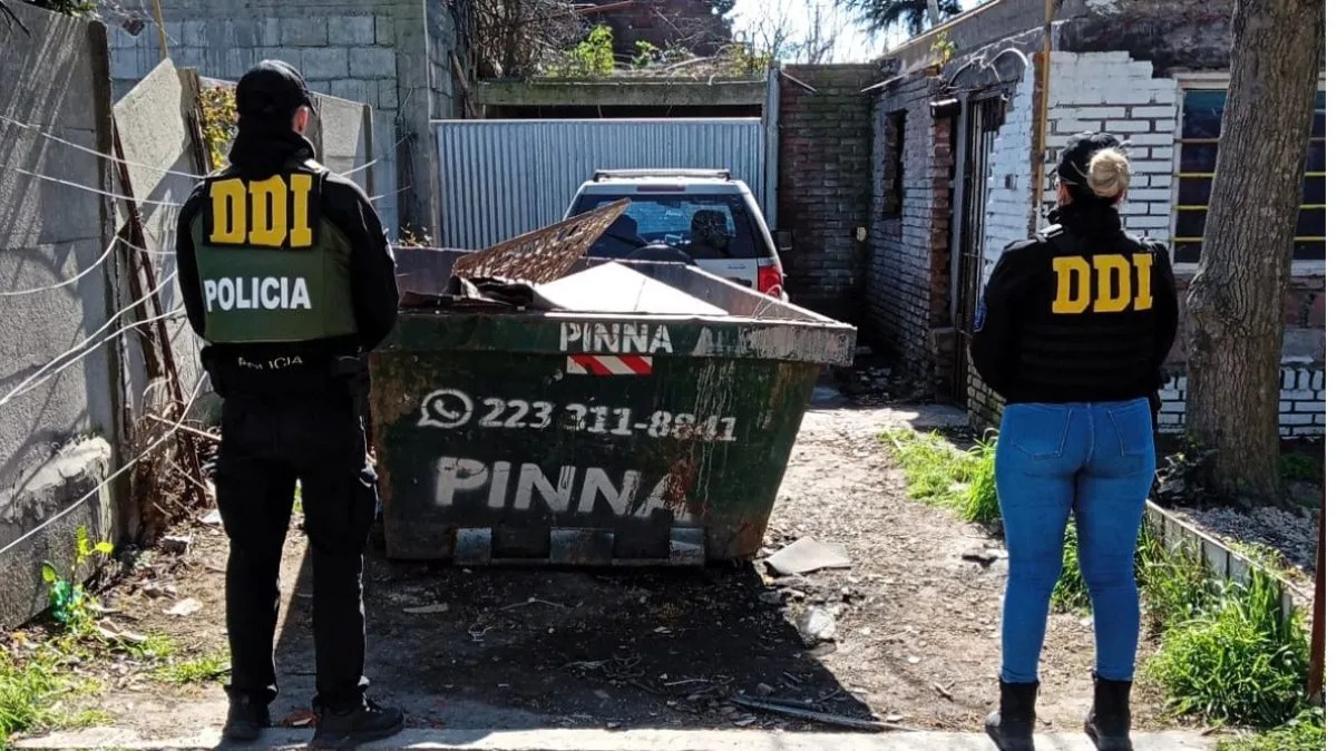 Hilux robada, 147 municiones y un prófugo