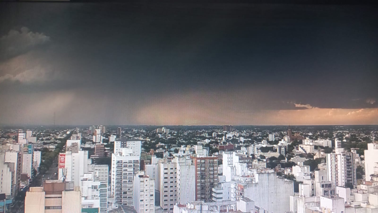Domingo de paraguas, lunes de ráfagas de hasta 80 km/h