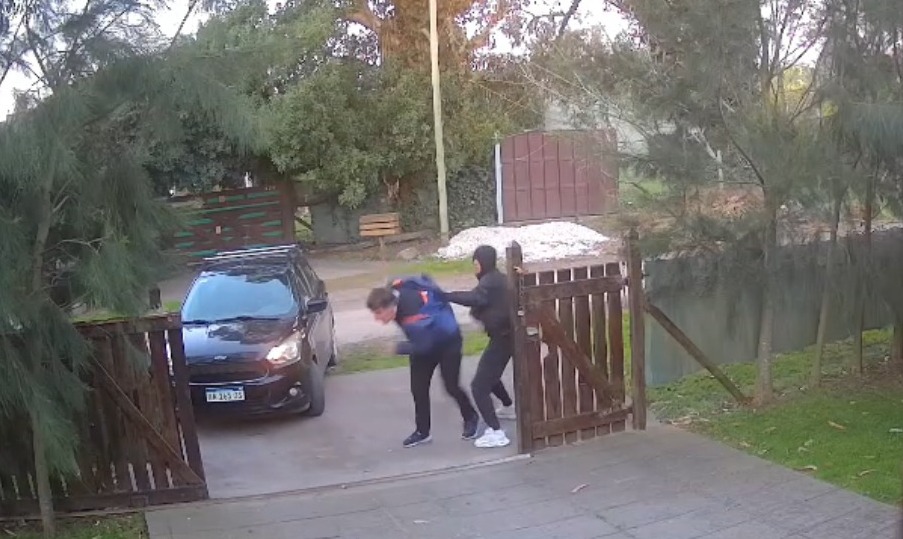 Dos robos violentos en Acantilados en cuatro minutos