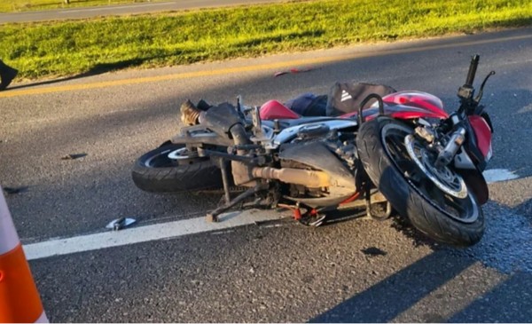 Murió un motociclista tras chocar con un camión en Ruta 2