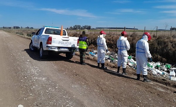 Más de 200 bidones tóxicos tirados en la Ruta 226