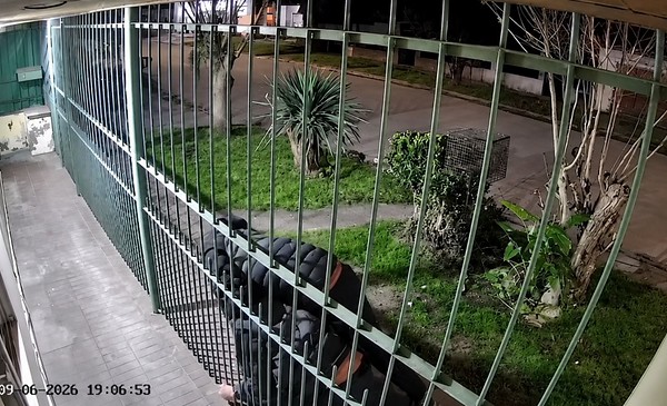 Tiró las llaves a una casa y lo golpearon en Regional