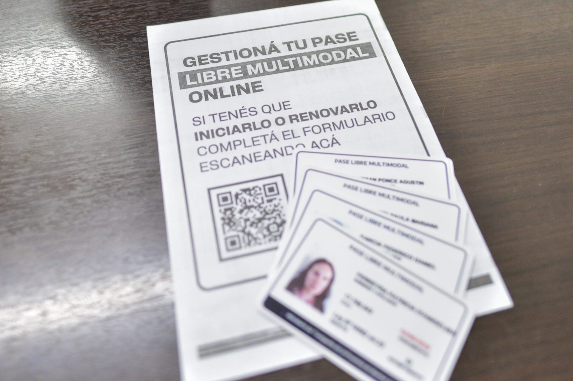 Ya se retira el pase para viajar gratis en colectivo