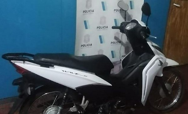 Una Honda Wave, 19 envoltorios y tensión en Villa Cariño