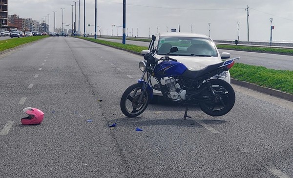Choque en Camet y Catriel: una motociclista fue al Higa
