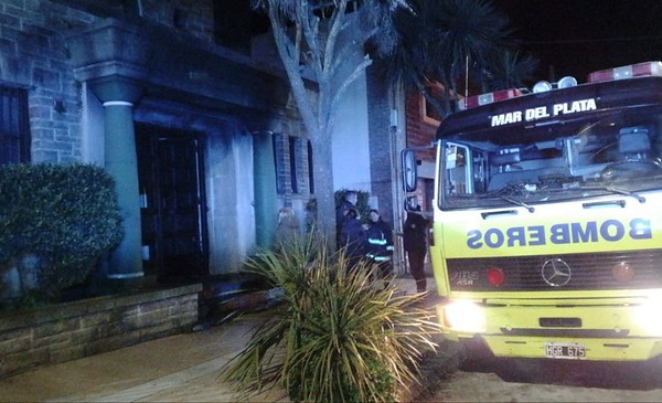 Incendio en la puerta del Templo Gabriel de La Perla