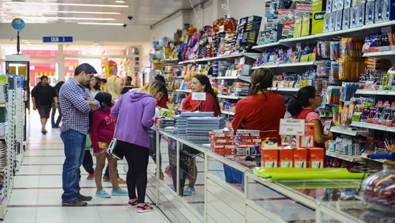 Lunes sin persianas: el comercio se toma el feriado
