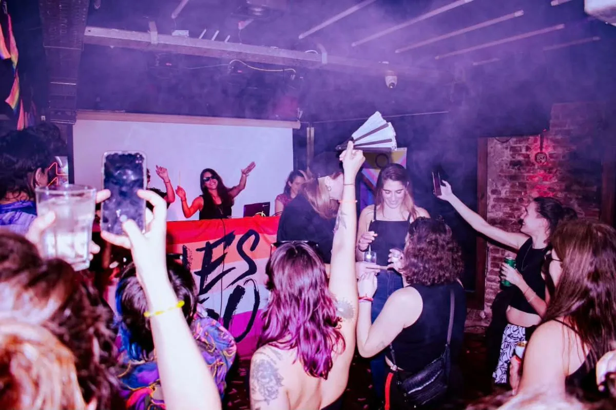 Lesbo vuelve a Zwan y la pista también arma comunidad