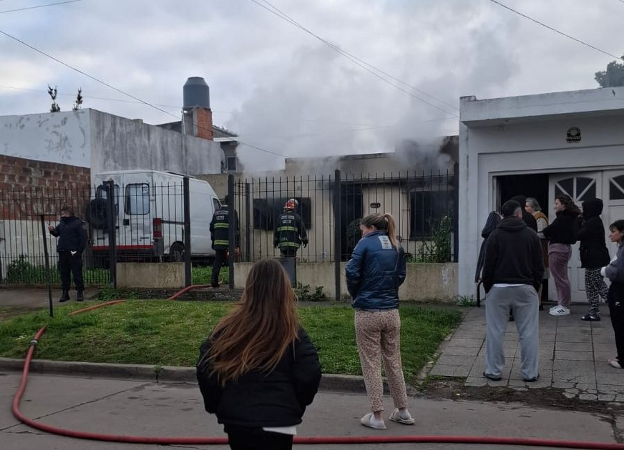 Incendio en Arana y Goiri: una pareja perdió todo
