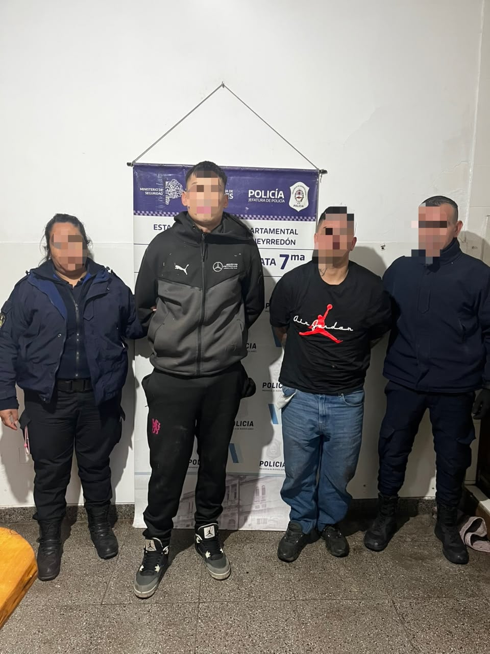 Cayeron tras huir por techos y quisieron sobornar policías
