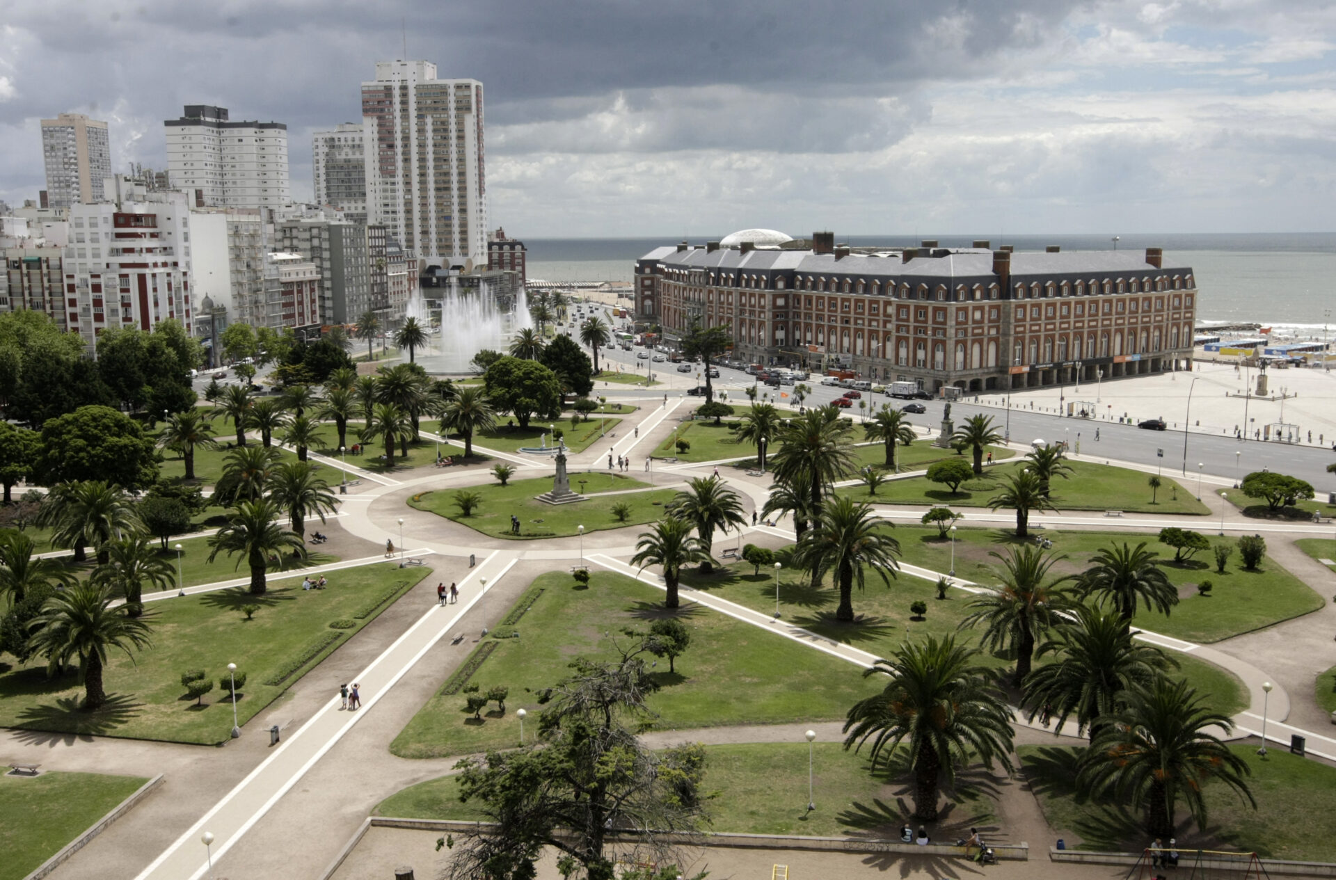 La Plaza Colón cambia el arenero por caucho y luces