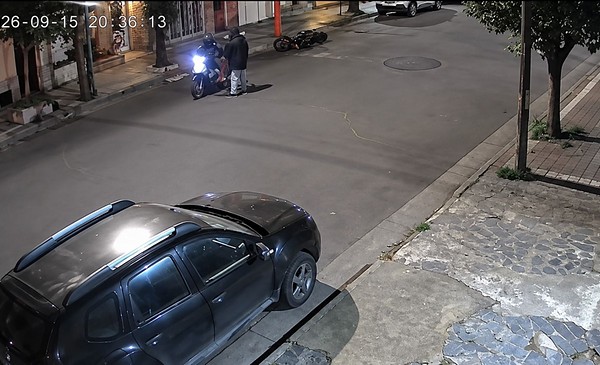 Asalto a una motociclista en Brown entre Dorrego y Guido