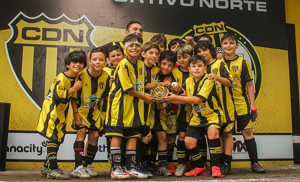 Pasión Norteña mueve a 2.500 chicos y chicas en Ruta 2