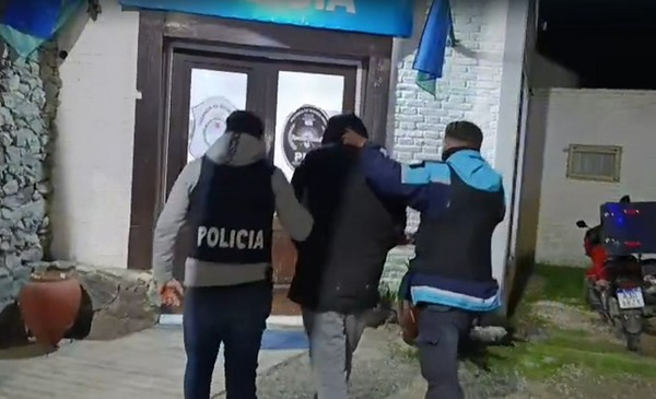 Trouville al 700 con cocaína, un revólver y $70 mil