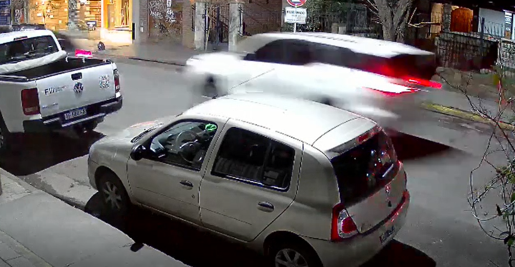 Se llevaron una Toyota SW4 a metros de la Jefatura
