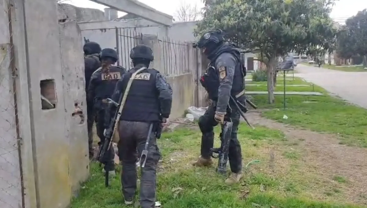 Dos robos, $2,18 millones y un allanamiento en Luro