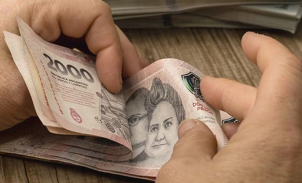 El mínimo sube $7.200 en septiembre y llega a $437 mil