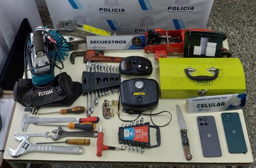 El Ford Ka que cayó con herramientas robadas en Constitución
